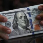 El dólar sigue subiendo, supera a la inflación del mes y se frena el proceso de apreciación cambiaria