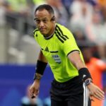 Quién es el árbitro estadounidense que dirigirá a Argentina por la semifinal del Mundial: el antecedente de los Juegos Olímpicos