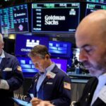 El riesgo país tocó el nivel más alto en tres meses tras una fuerte ola de ventas que sacudió a los mercados globales